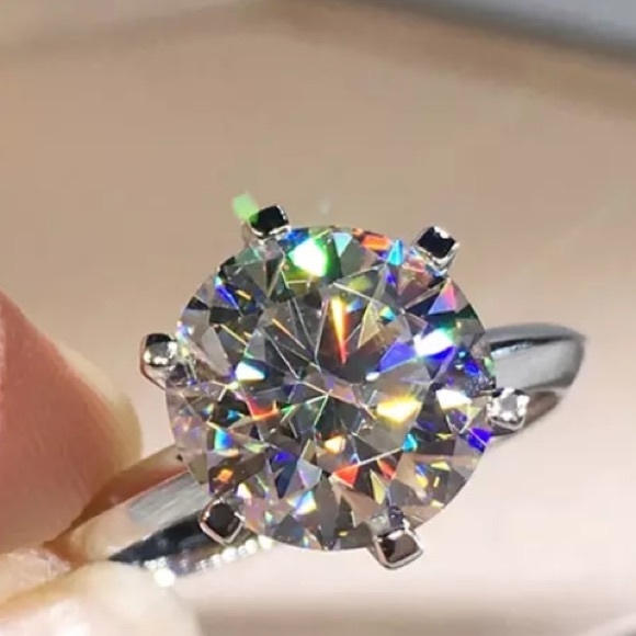 Luxury 18K White Gold Ring.2.0CT Zirconia Diamond - Picture 3 of 5